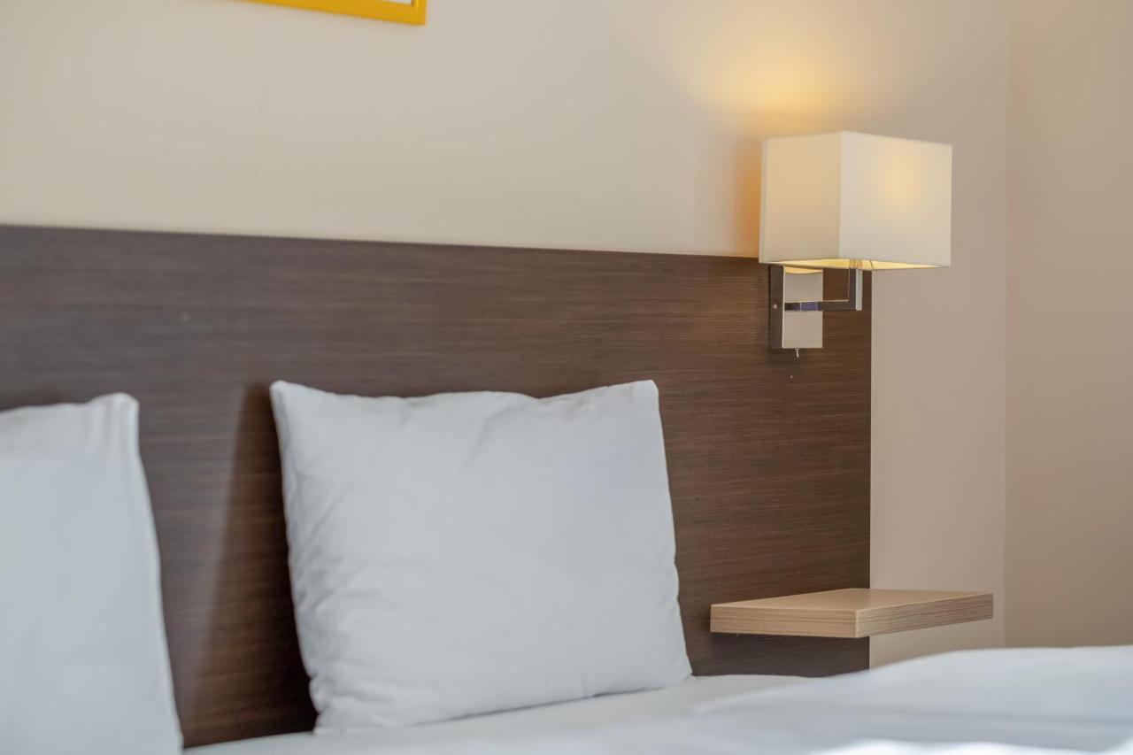 Mf Port Azur Wellness Apartments Siófok Esterno foto