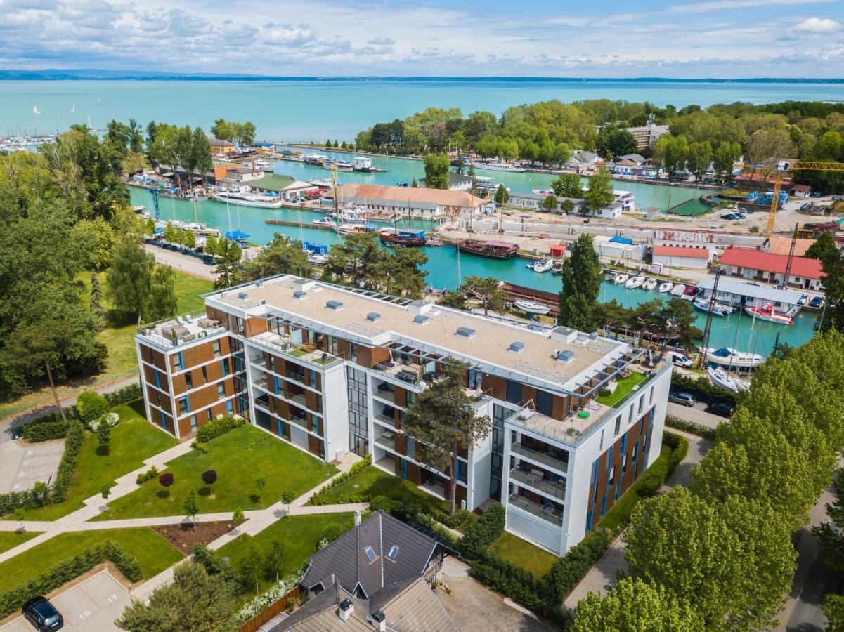 Mf Port Azur Wellness Apartments Siófok Esterno foto