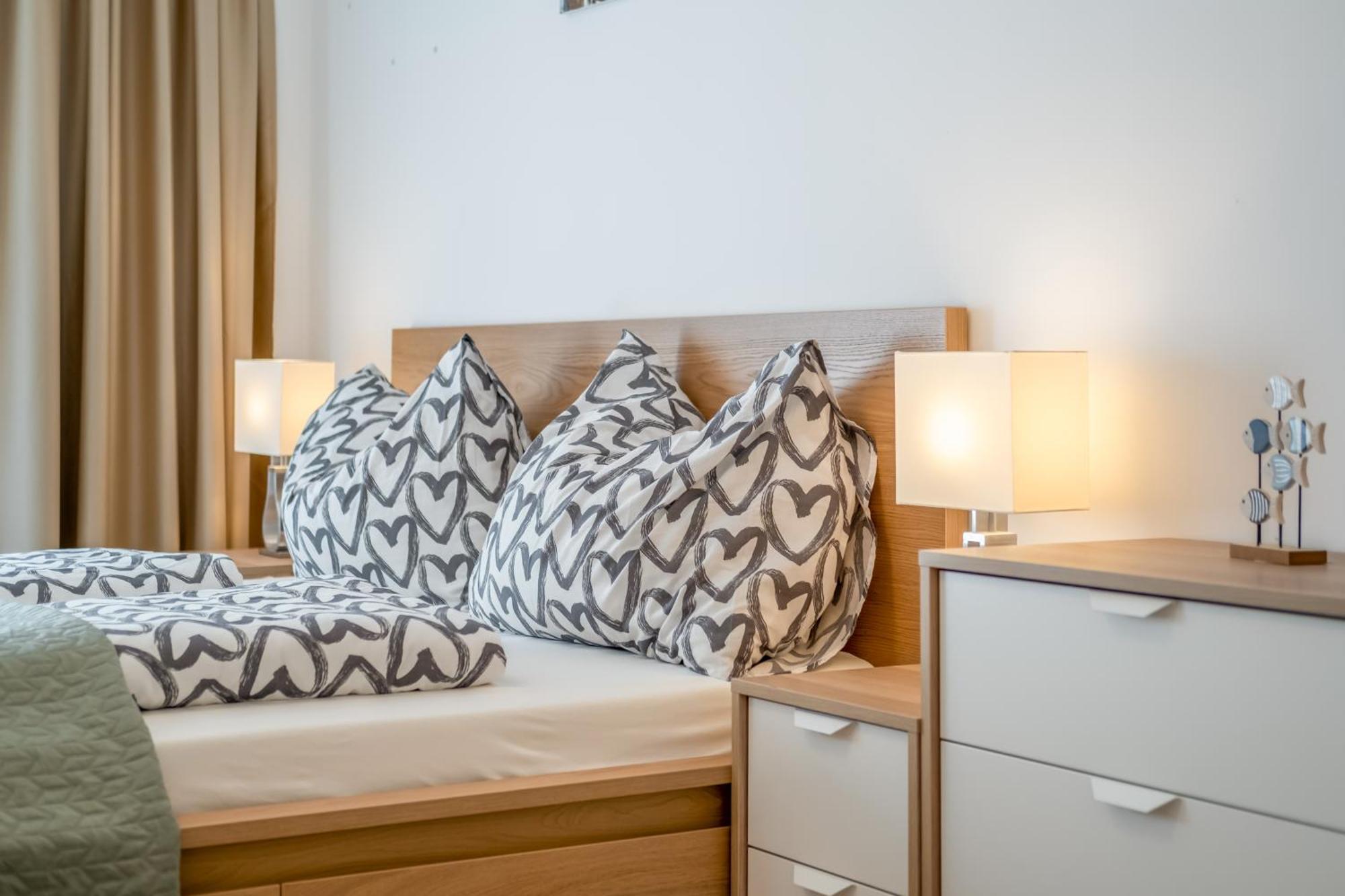 Mf Port Azur Wellness Apartments Siófok Esterno foto