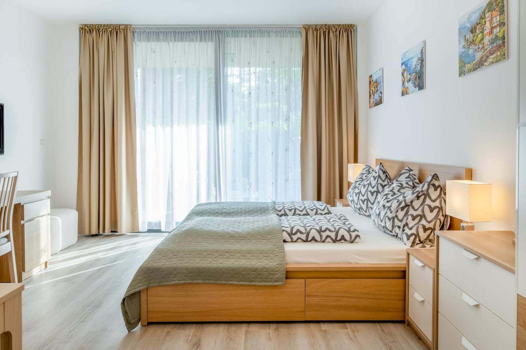 Mf Port Azur Wellness Apartments Siófok Esterno foto