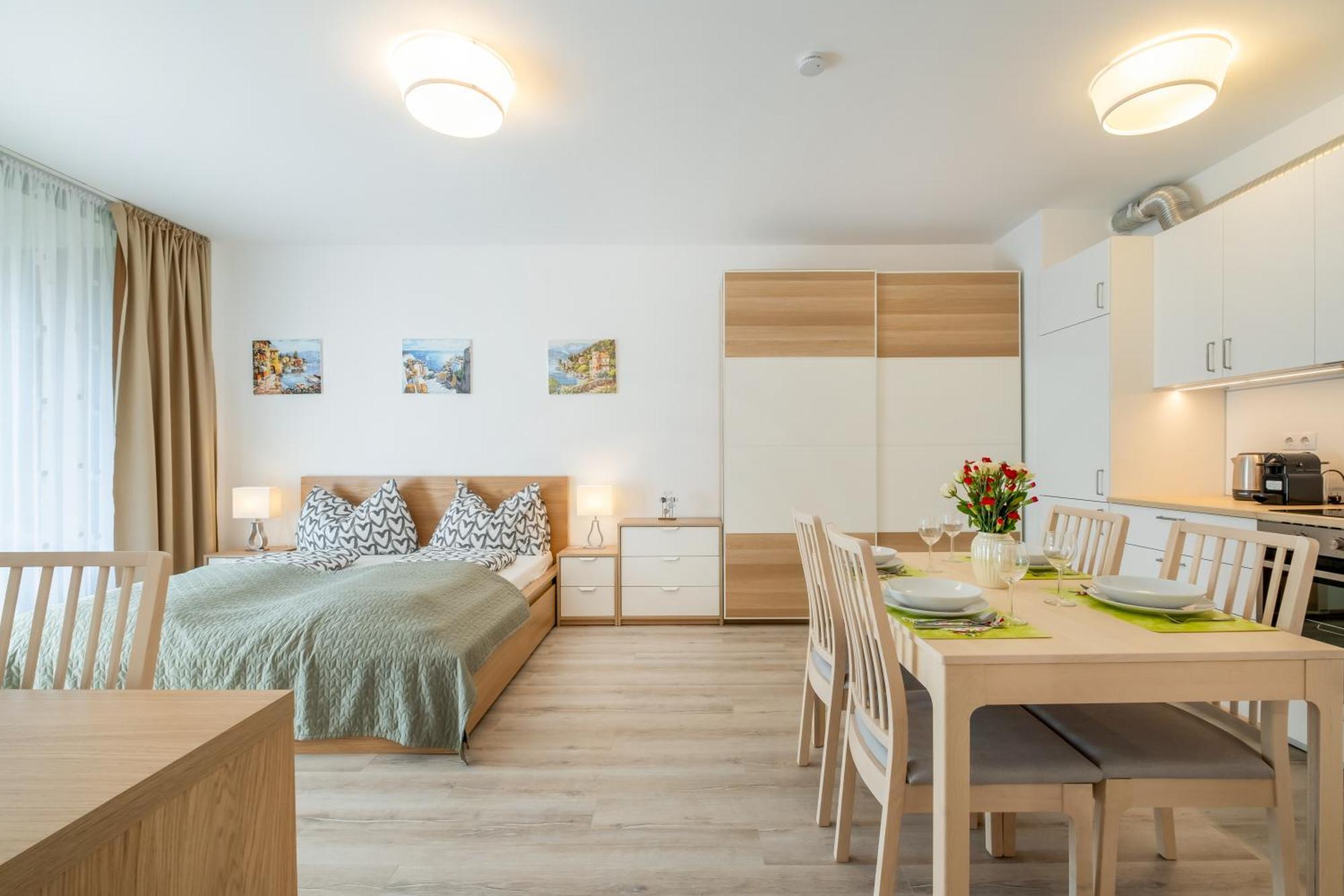 Mf Port Azur Wellness Apartments Siófok Esterno foto